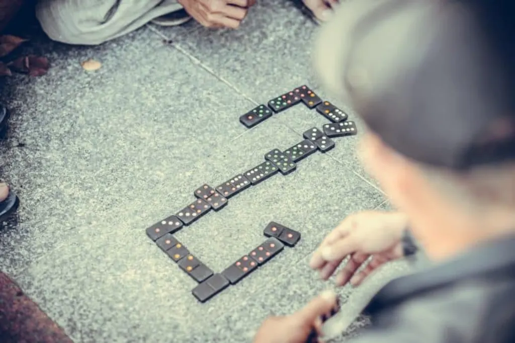 découvrez les enjeux et les causes de l'itinérance, ainsi que les initiatives et solutions mises en place pour aider les personnes sans abri. rejoignez-nous dans la sensibilisation et l'action contre ce problème sociétal.