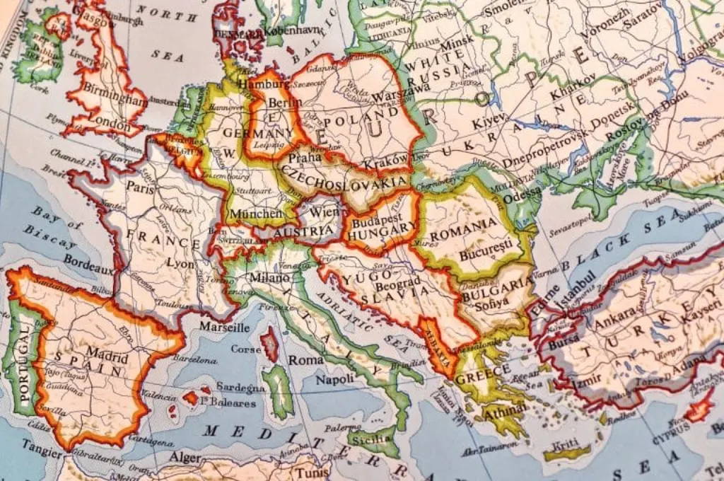 découvrez l'europe, un continent riche en histoire, culture et diversité. explorez ses paysages magnifiques, ses villes emblématiques et sa gastronomie variée. que vous soyez amateur d'art, passionné d'histoire ou aventurier dans l'âme, l'europe vous offre une multitude d'expériences inoubliables.