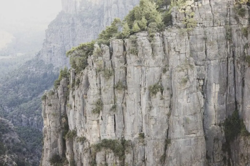 découvrez l'univers passionnant de l'escalade, une activité sportive alliant force, agilité et esprit d'aventure. que vous soyez débutant ou grimpeur expérimenté, trouvez des conseils, des techniques et des destinations idéales pour profiter pleinement de cette expérience de verticalité. préparez-vous à atteindre de nouveaux sommets!