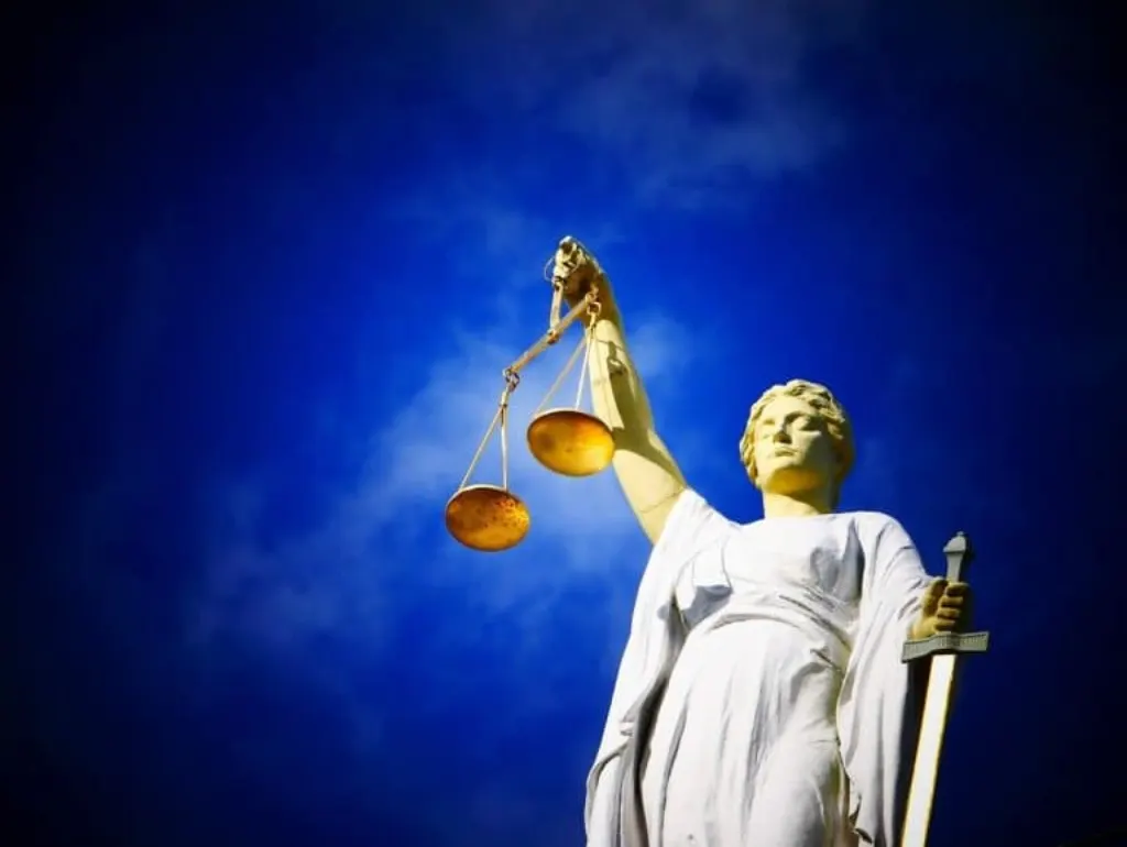 découvrez les enjeux de la justice à travers nos analyses et réflexions. explorez les différents systèmes judiciaires, les droits de l'homme et les défis contemporains qui façonnent notre conception de la justice.