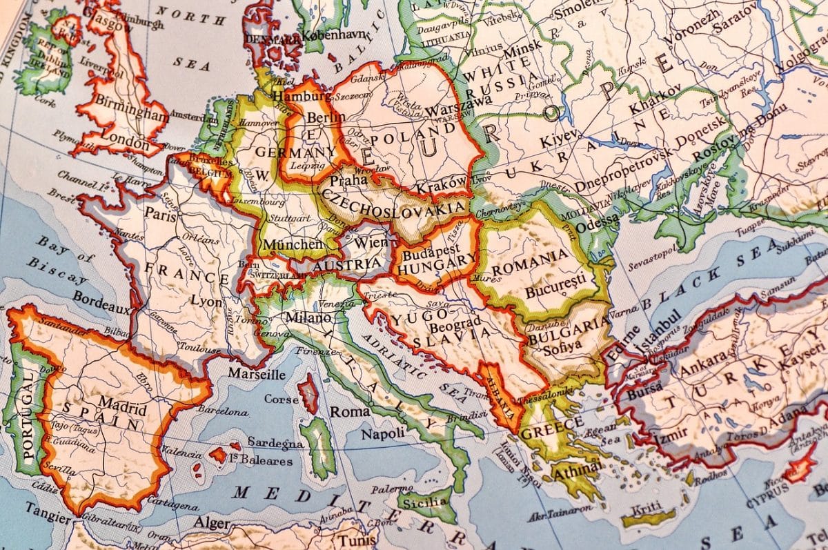L’Essentiel de l’Actualité du Vendredi 7 Mars : L’Unité Défensive Européenne Face aux Menaces Russes, un Héros À Quatre Pattes Sauve des Vies des Flammes, et l’OL Brille en Roumanie