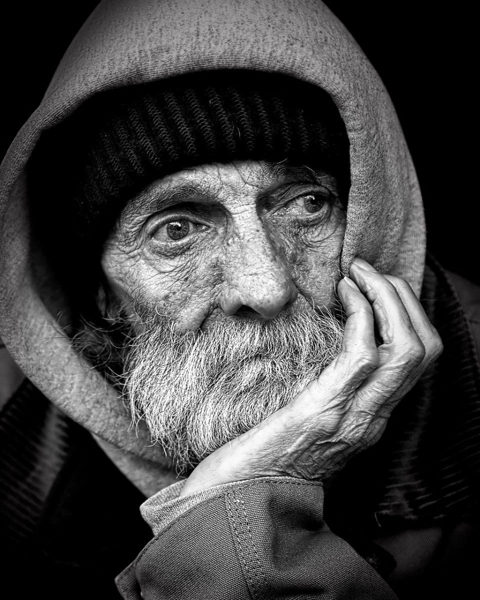 découvrez les défis et réalités des personnes sans-abri, leurs histoires poignantes et les initiatives mises en place pour les aider à retrouver dignité et stabilité. engagez-vous dans la sensibilisation et apportez votre soutien à cette cause essentielle.
