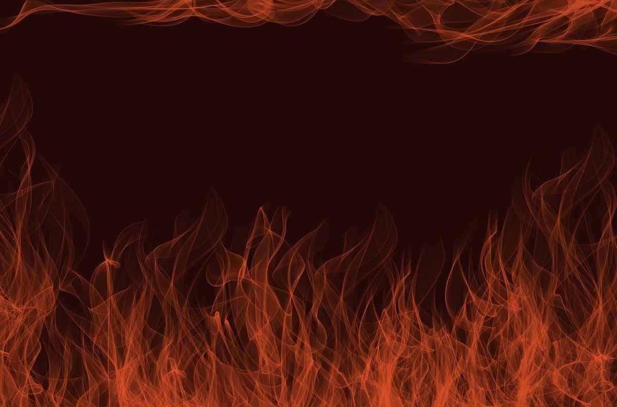 découvrez le phénomène de l'incendie criminel (arson) : causes, impacts et mesures de prévention. informez-vous sur les conséquences légales et sociétales de cet acte dévastateur.